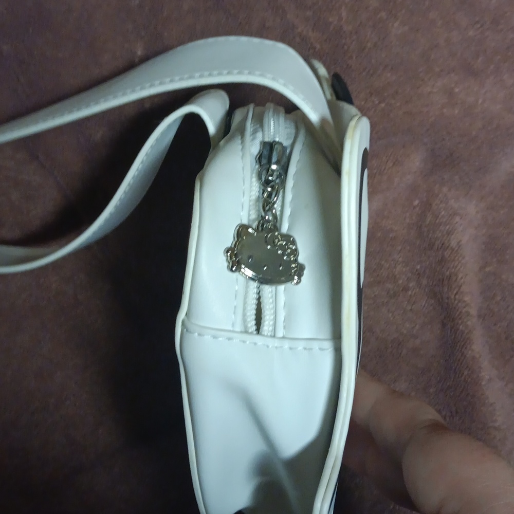 Hello Kitty - Picture 4 of 5